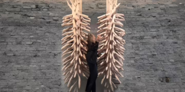 Arzunun Yüzeyleri: Temasın, Yokluğun ve Çatlağın Estetiğine Dair