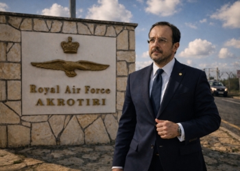 İmparatorun Üsleri: Her Şeyi Söyleyip Hiçbir Şey Vaat Etme Sanatı